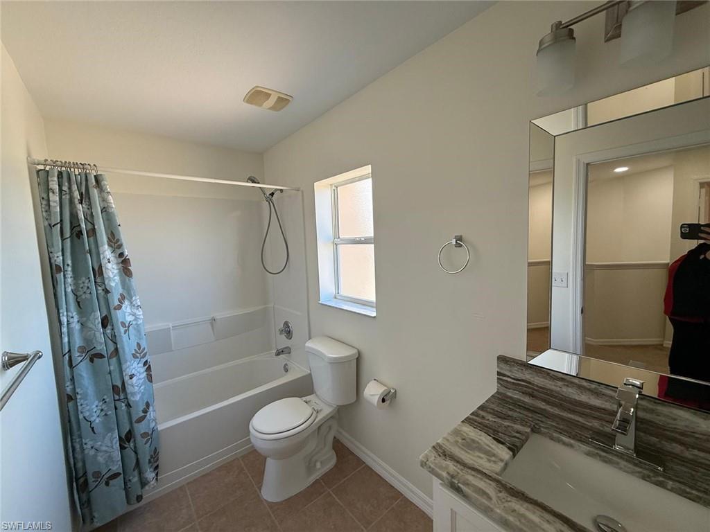 TOWN LAKES - Residential Lease
