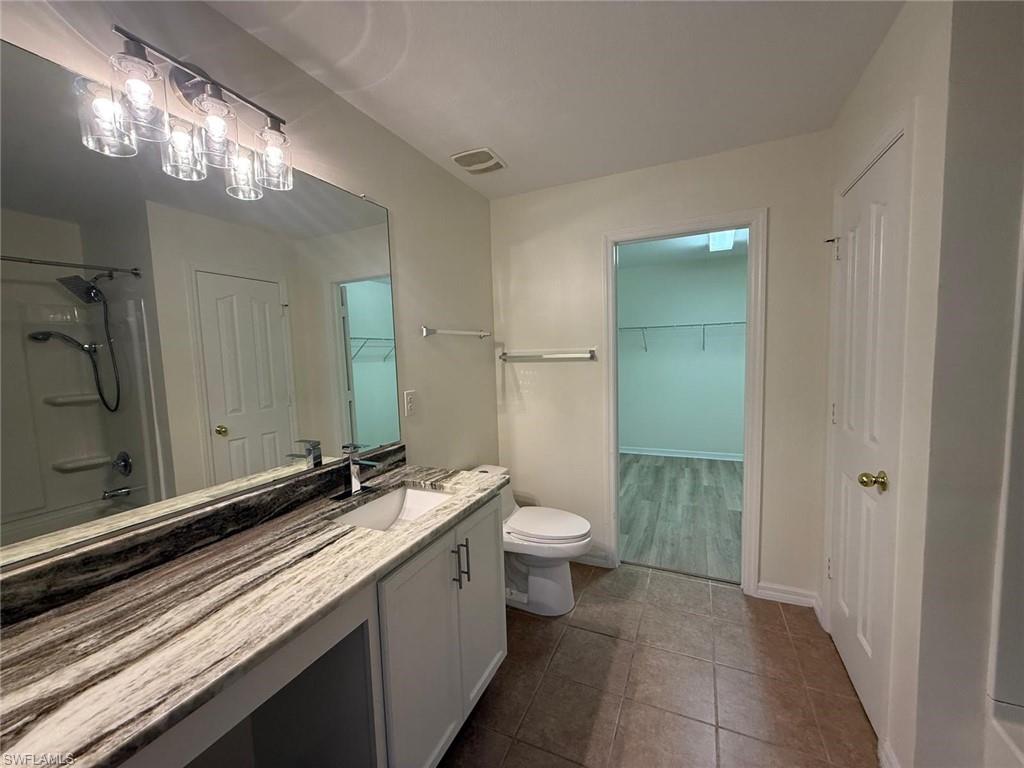 TOWN LAKES - Residential Lease
