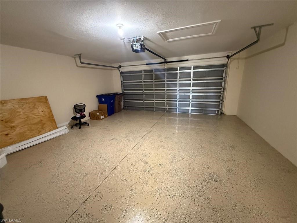 TOWN LAKES - Residential Lease