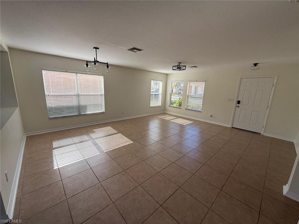TOWN LAKES - Residential Lease