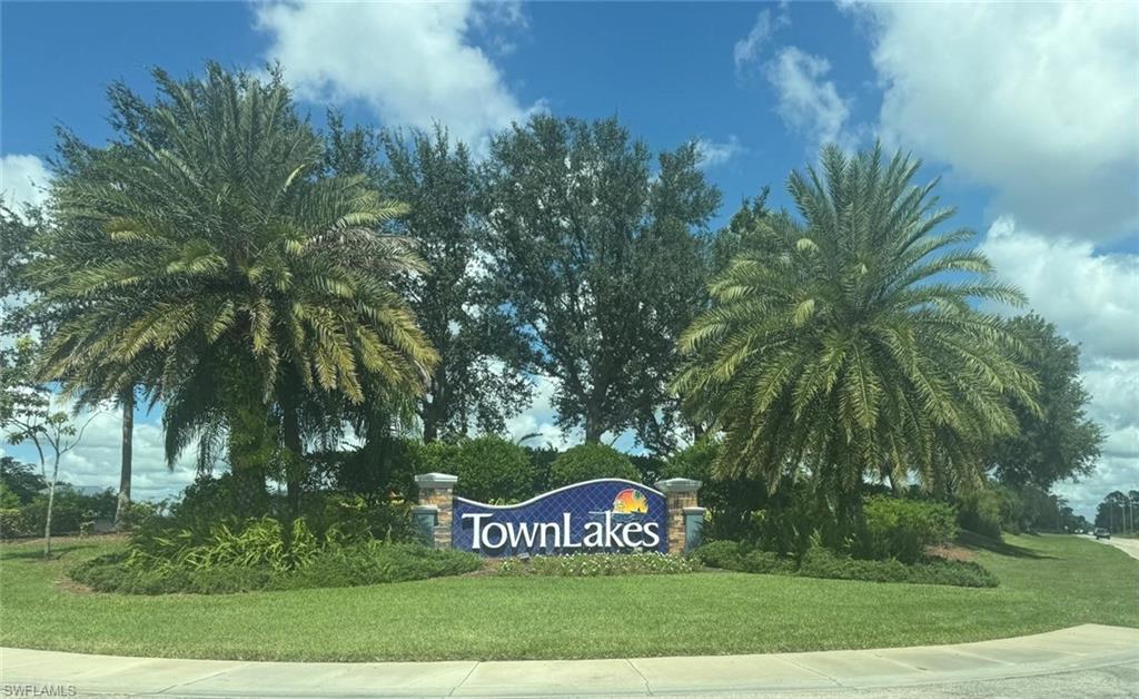 TOWN LAKES - Residential Lease