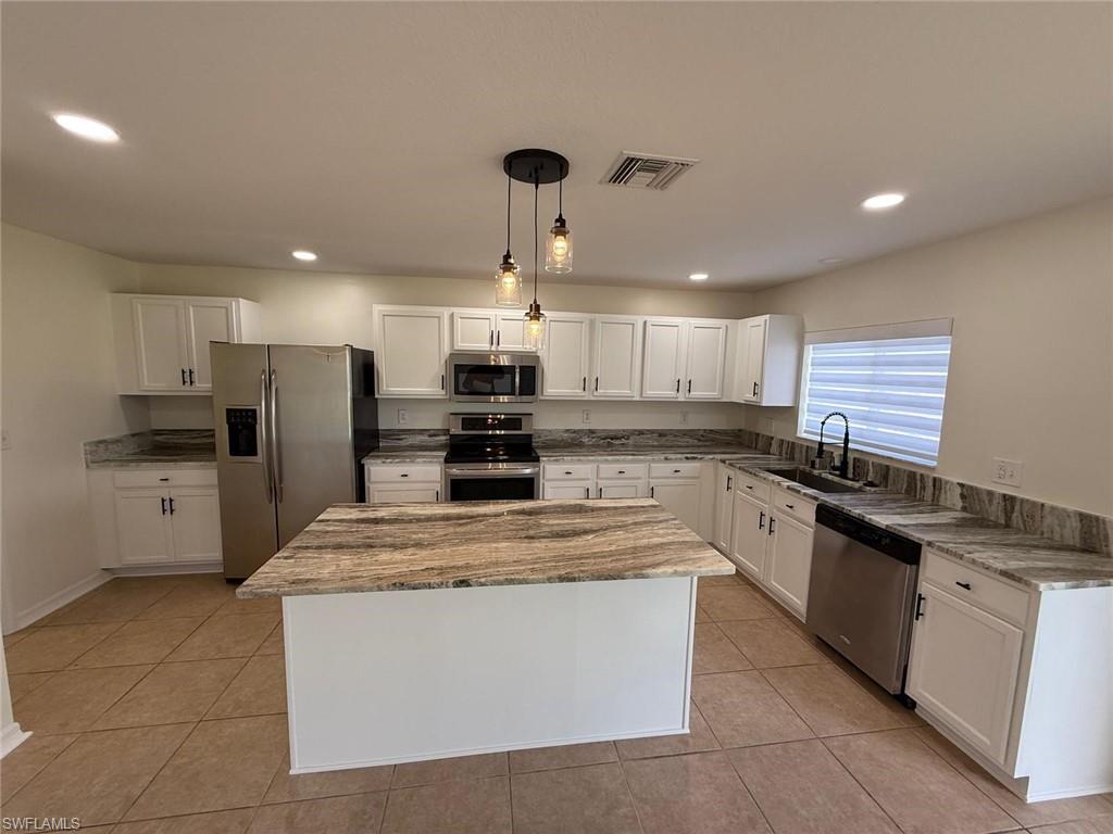 TOWN LAKES - Residential Lease