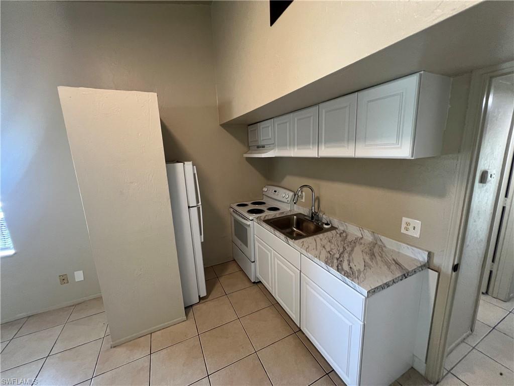 FORT MYERS ** 1 BED-1 BATH UNFURNISHED FIRST FLOOR APARTMENT AVAILABLE FOR A LONG-TERM TENANT ** PET FRIENDLY **FOR RENT – 1BR/1BATH First Floor Apartment in Fort Myers | Available NOW

$950.00 a month

Looking for comfort, convenience, and flexibility? This FIRST floor 1 bed / 1 bath apartment in Fort Myers offers a smart 800 sq. ft. layout and is ready for a long-term tenant

Key Features:
800 sq. ft. of unfurnished living space.
Make it your own - bring your furniture and personal touches to create a space that truly feels like home.

First-floor unit for easy access
Beautiful kitchen! New stove and refrigerator, and new countertops
Pet-friendly – bring your furry companion!
No homeowner's association approval required – move in quickly!
Private entry in a quiet residential setting

While there's no on-site laundry room, convenient local laundry services are just a short trip away -- this apartment has a hook-up for a stackable washer and dryer so you can also bring your own!

Prime Fort Myers Location:
Enjoy the convenience of living near a wide-range of shopping, dining, and entertainment options. You'll find everything from major malls and outlet centers to unique boutiques just minutes away. Notable shopping destinations include Gulf Coast Town Center, Edison Mall, and the Bell Tower Shops. Plus, Downtown Fort Myers offers a vibrant mix of shops, restaurants, galleries, and entertainment venues for all lifestyles.

Rent terms:
12 month lease


** REFUNDABLE SECURITY DEPOSIT AND FIRST MONTH'S RENT ONLY REQUIRED **