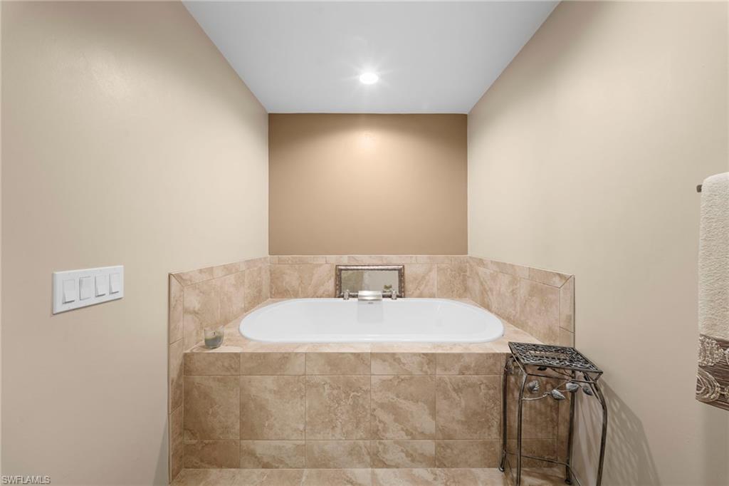 EAGLE CREEK COUNTRY CLUB - Residential
