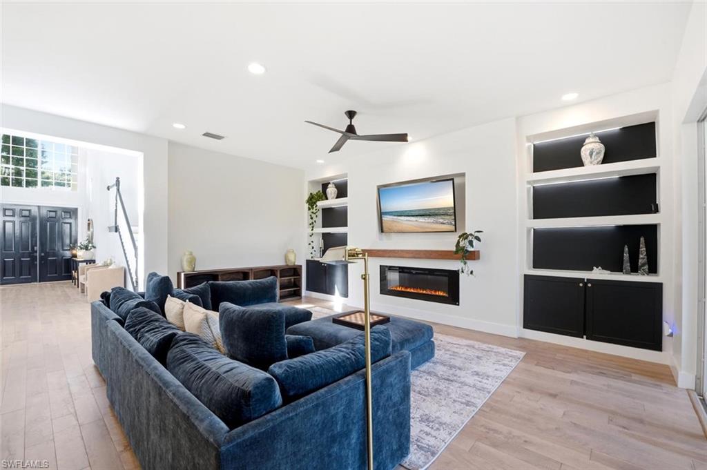 SATURNIA LAKES - Residential