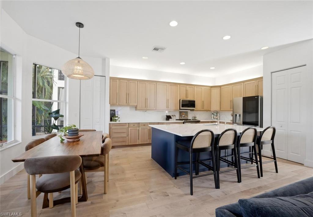 SATURNIA LAKES - Residential