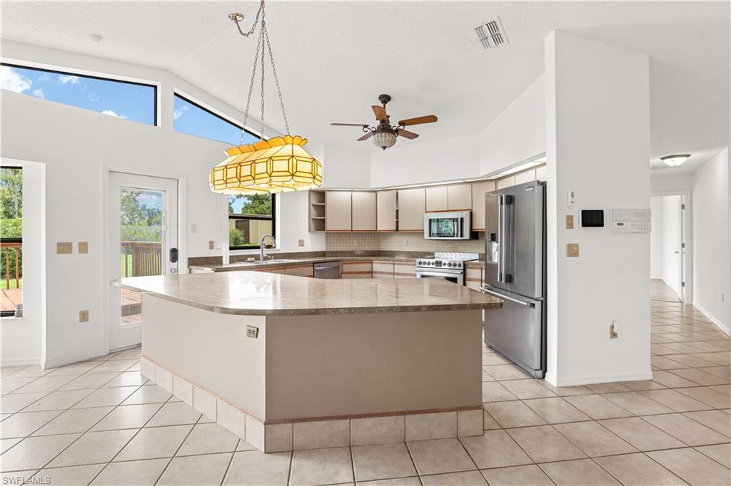 SPRING LAKES - Residential