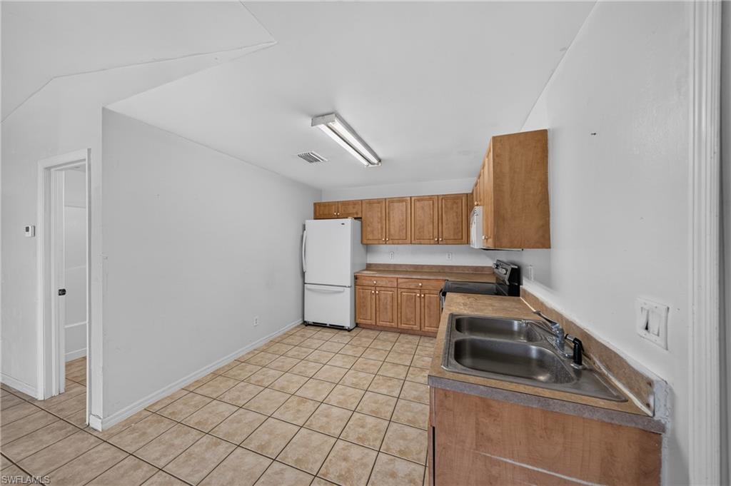 LEHIGH ESTATES - Residential Income