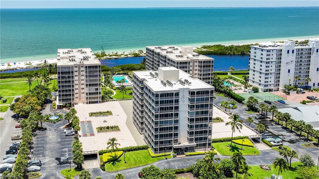 Rare one bedroom unit in Creciente with southern views of the Gulf of Mexico. The unit has an actual kitchen, laundry room, private bedroom, and a very nice balcony with sliding windows. Owners come on the weekend and rent during the winter just for a few weeks. Turnkey furnished. Hot water heater is 2years old/ A/C is 3 years old. Large balcony. Great condition. Parking spot just third from the lobby entrance.  
Creciente is located right across from the shopping center, Santini Marina Plaza. Large pool  with activities every week during the season ( there is also tennis and an exercise room and his and hers sauna's). Many restaurants, shops, and a marina are in walking distance. No need of a car. Just enjoy the beach!