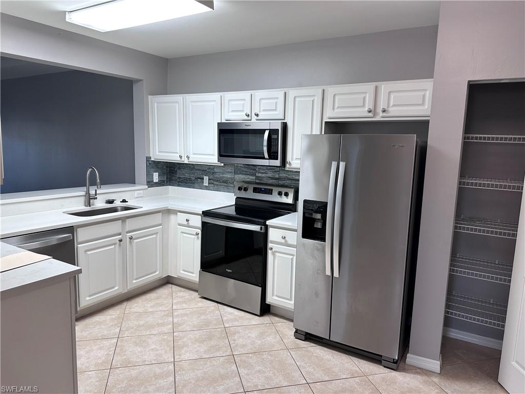 LAKESIDE HIDEAWAY - Residential Lease