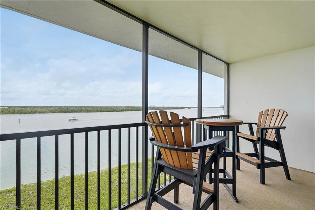 THE PALMS OF BAY BEACH - Residential
