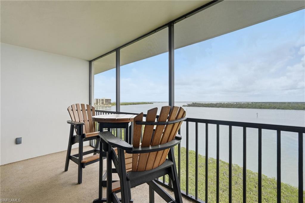 THE PALMS OF BAY BEACH - Residential