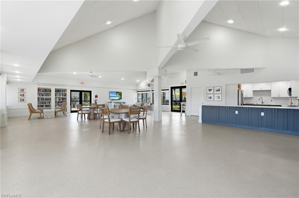 THE PALMS OF BAY BEACH - Residential