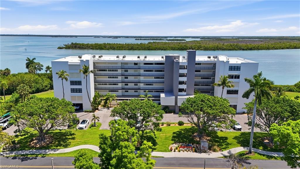 THE PALMS OF BAY BEACH - Residential