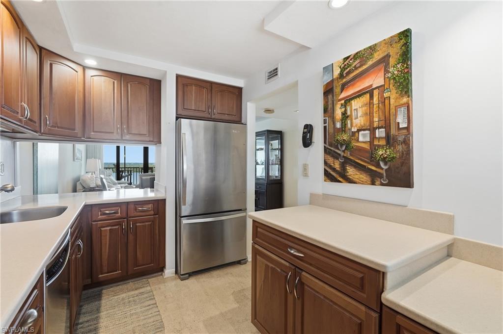 THE PALMS OF BAY BEACH - Residential