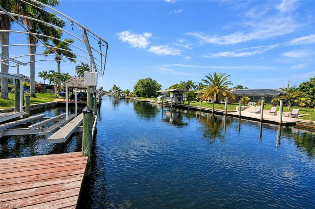 YACHT CLUB - Land