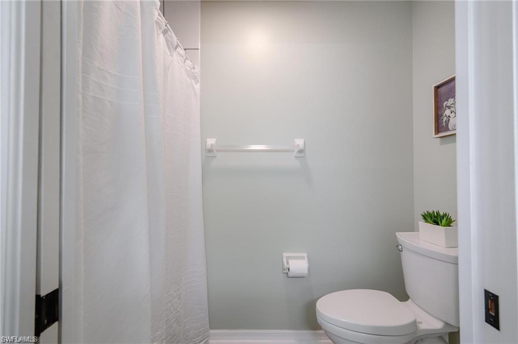 PINEWOOD LAKES - Residential