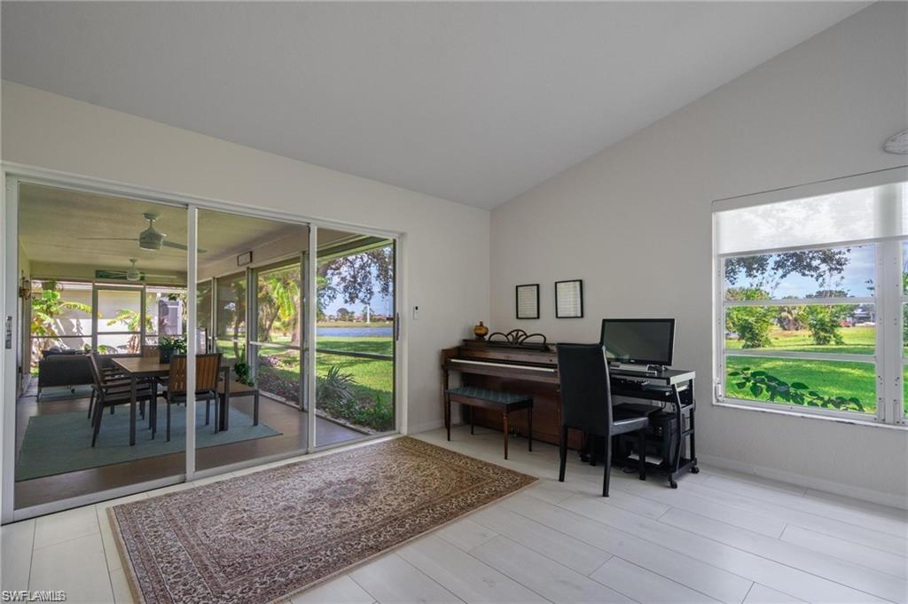 PINEWOOD LAKES - Residential