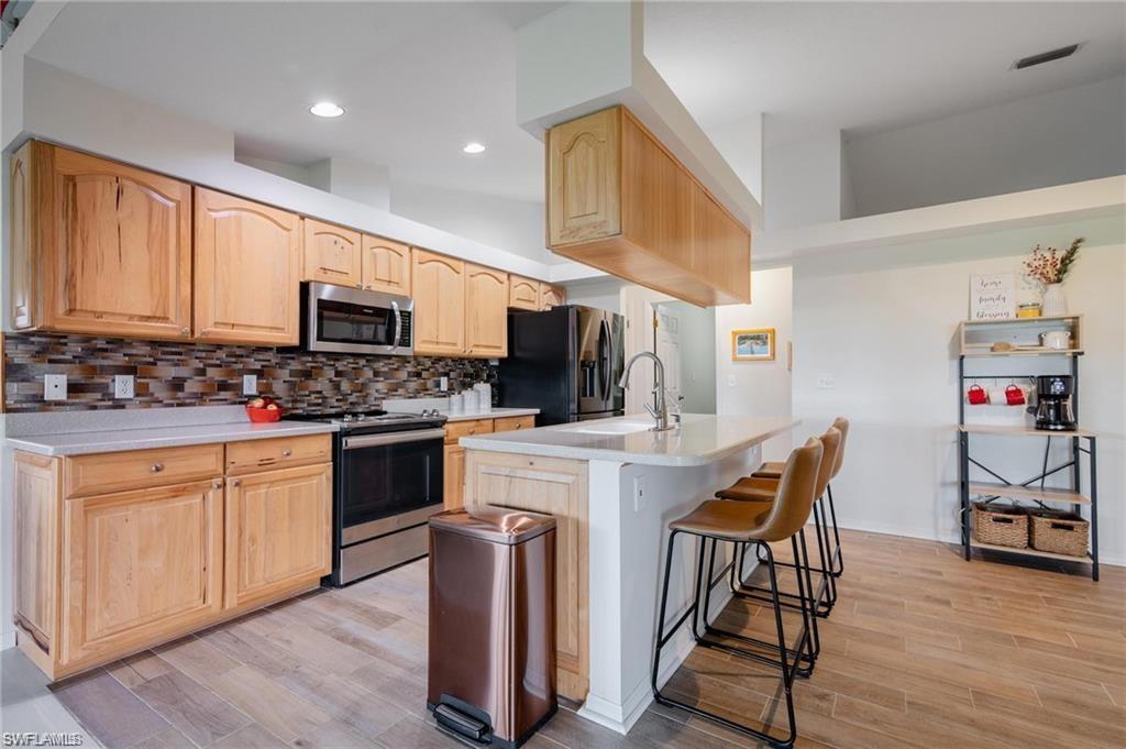 PINEWOOD LAKES - Residential