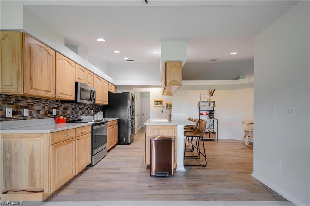 PINEWOOD LAKES - Residential