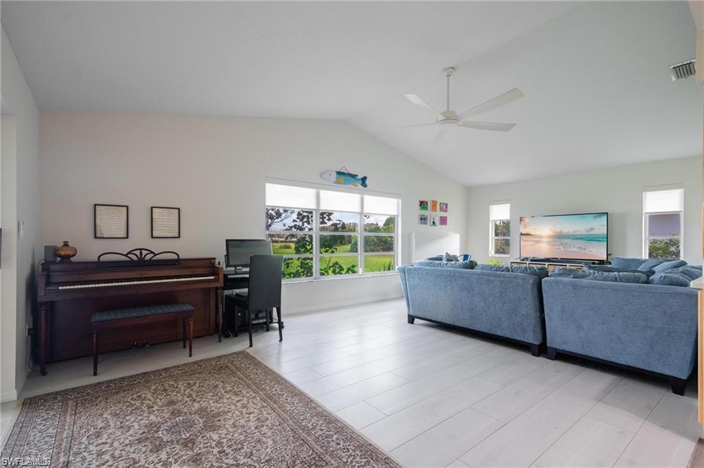 PINEWOOD LAKES - Residential