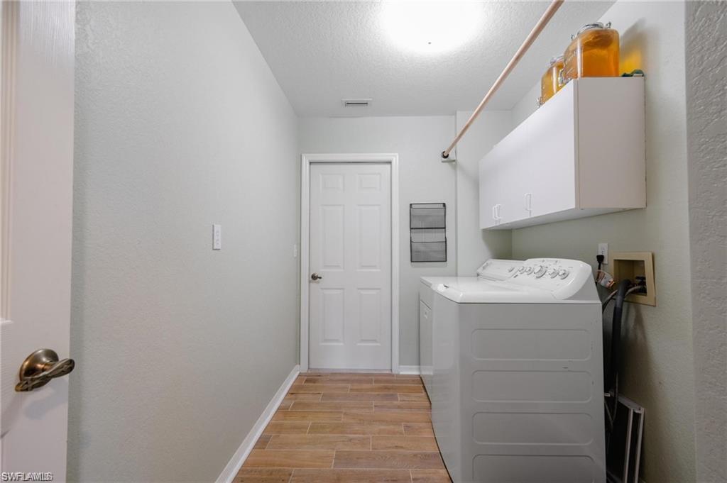 PINEWOOD LAKES - Residential