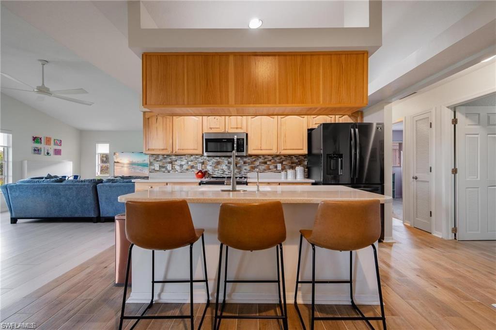 PINEWOOD LAKES - Residential