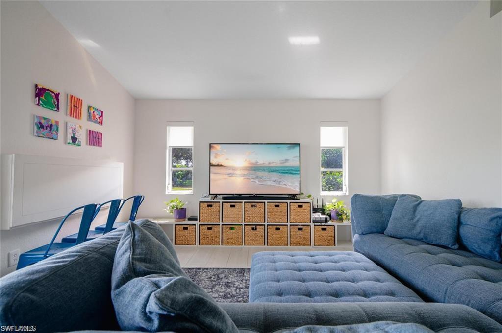 PINEWOOD LAKES - Residential