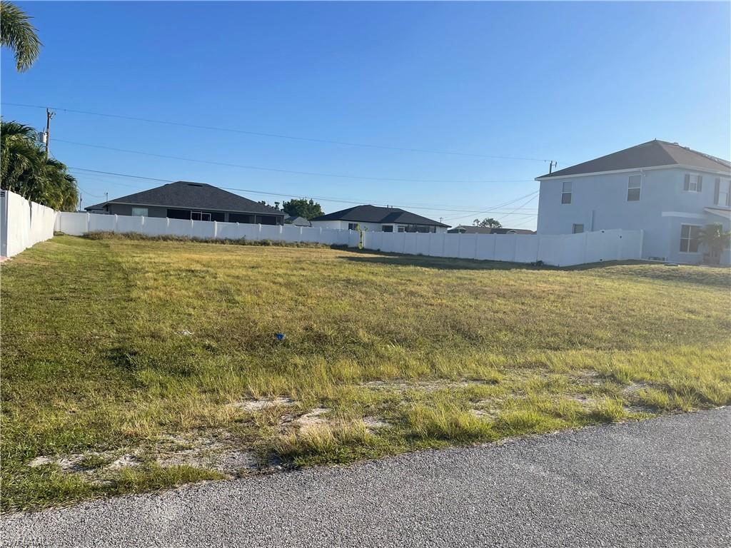 CAPE CORAL - Land