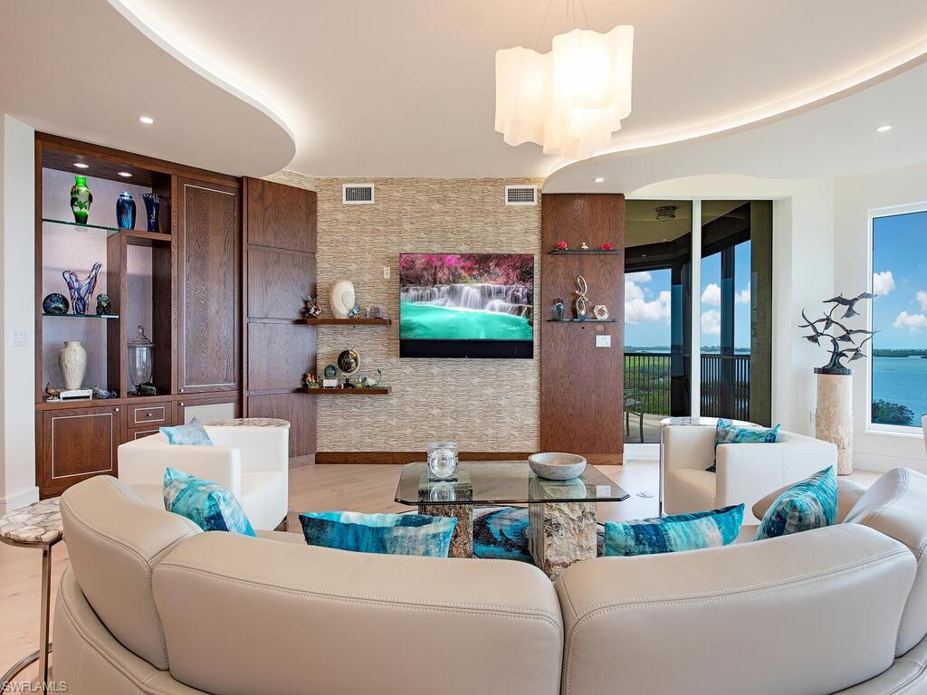LA SCALA AT THE COLONY - Residential