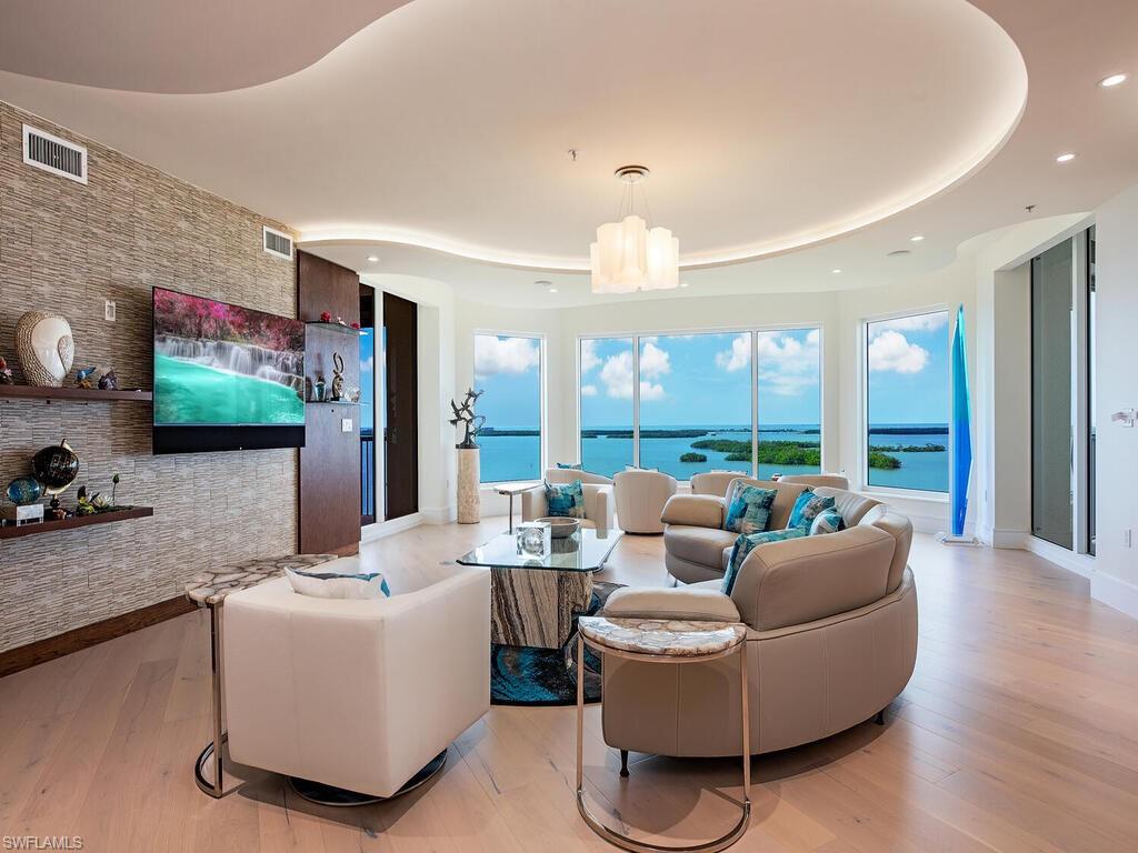 LA SCALA AT THE COLONY - Residential