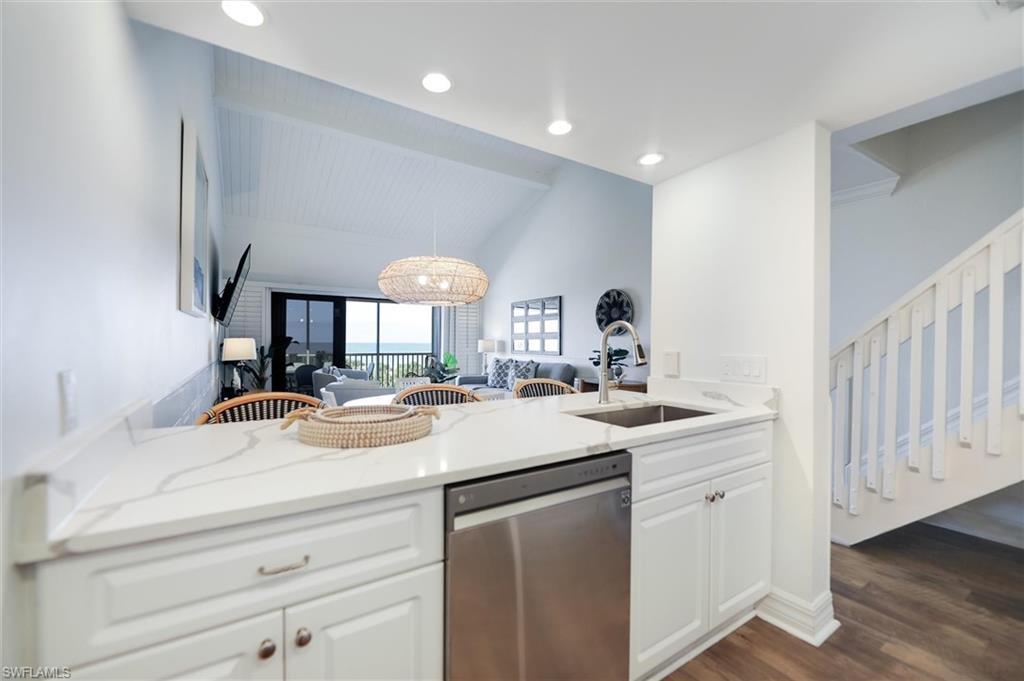BEACH VILLAS CONDO - Residential