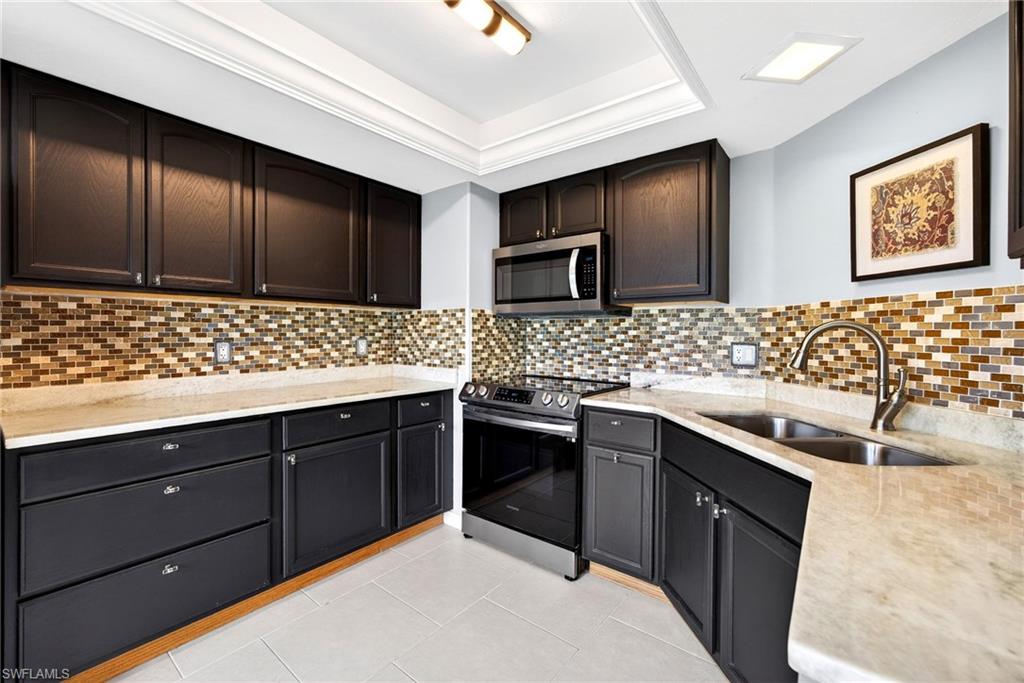 SEVEN LAKES - Residential