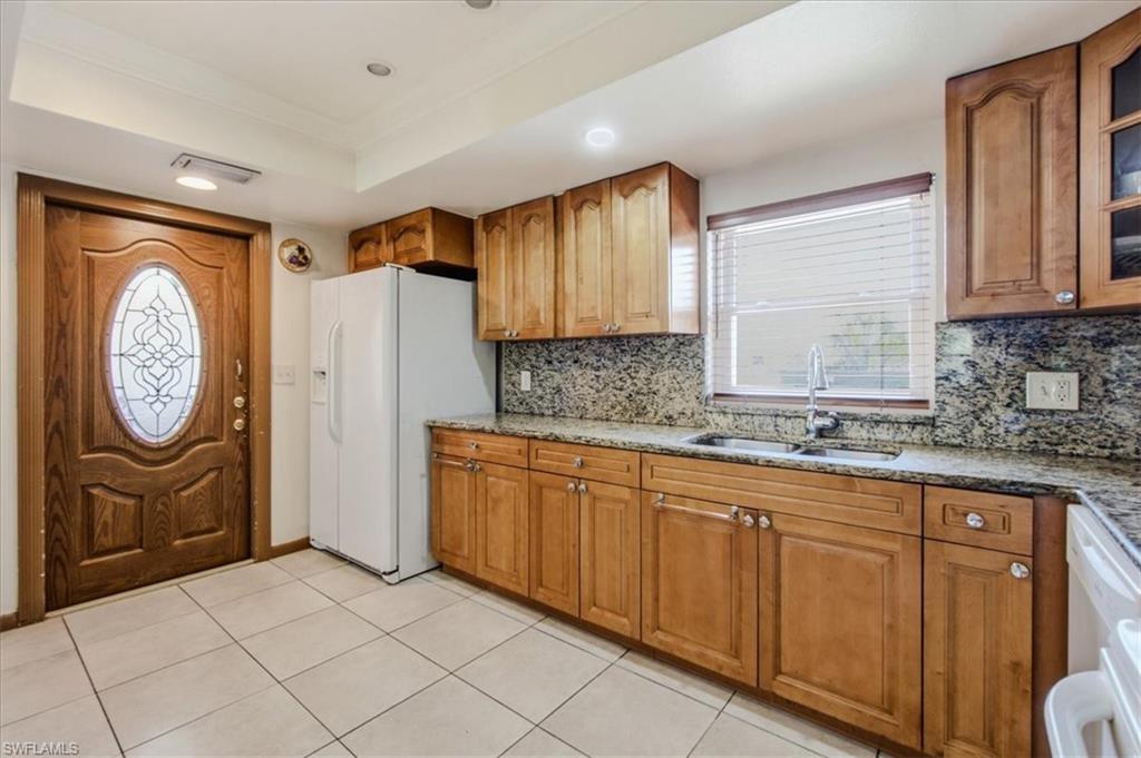 CANARY PALM CONDO - Residential