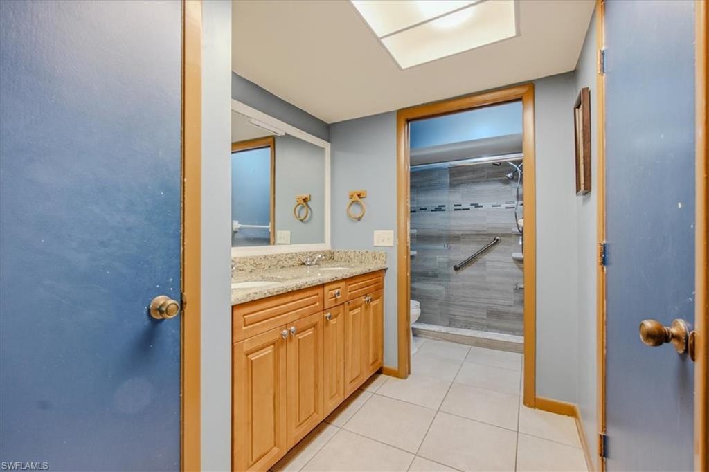 CANARY PALM CONDO - Residential