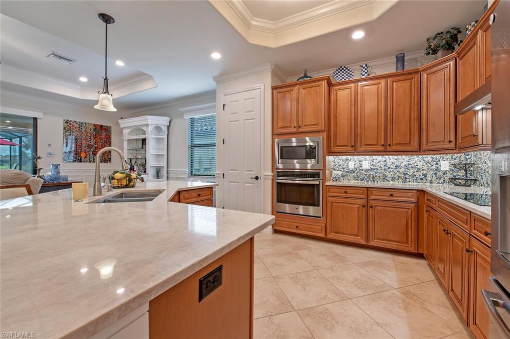 TWIN EAGLES - Residential