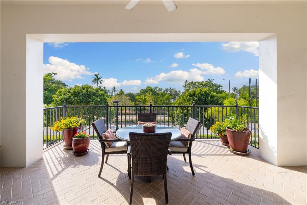CHARLESTON SQUARE - Residential