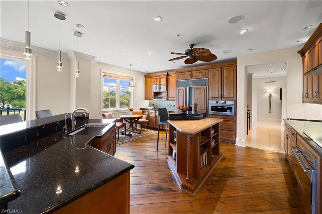 CHARLESTON SQUARE - Residential