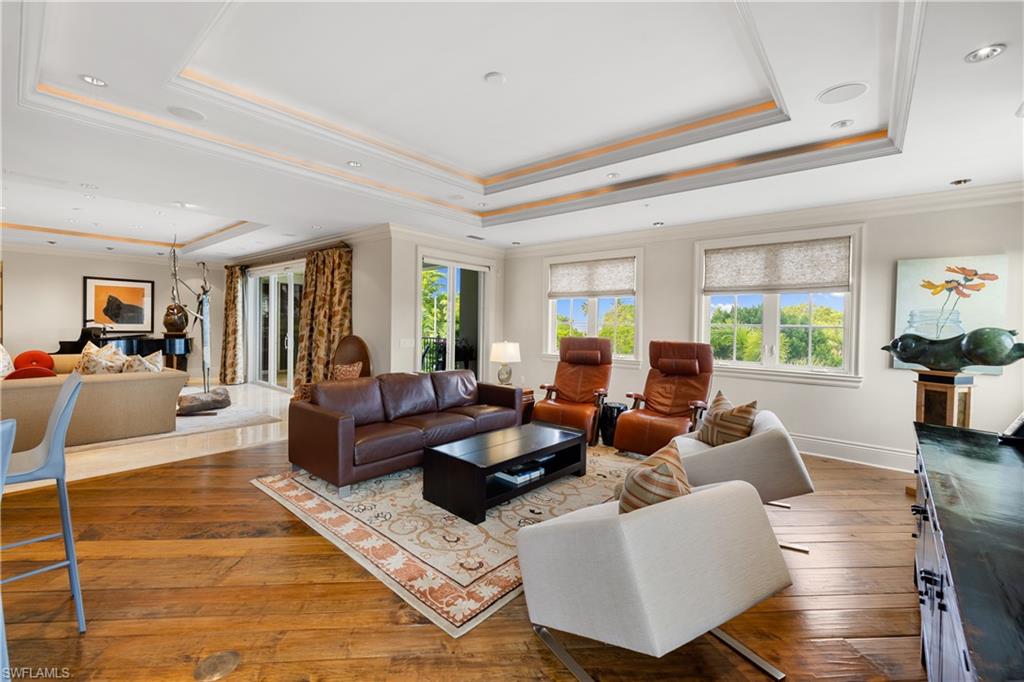 CHARLESTON SQUARE - Residential