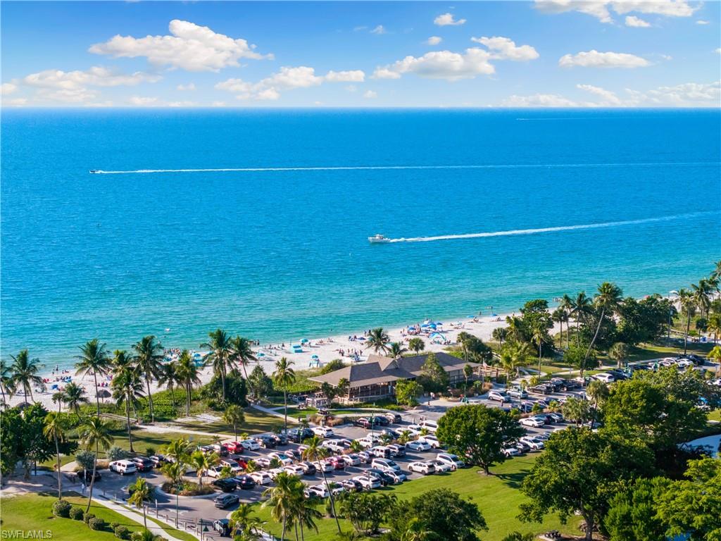 CHARLESTON SQUARE - Residential