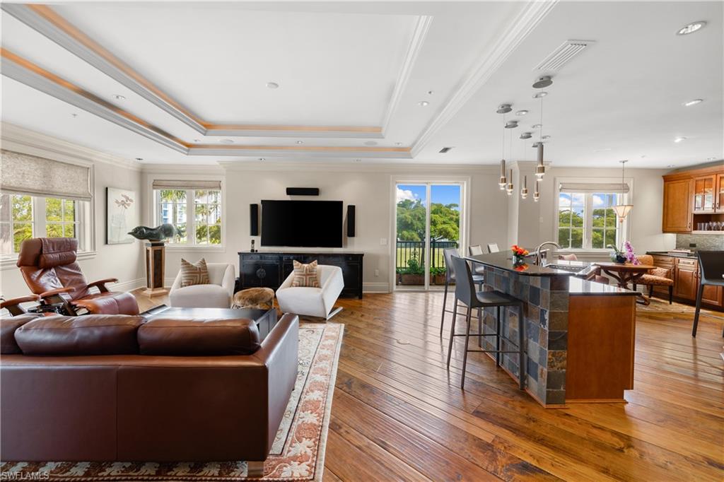CHARLESTON SQUARE - Residential