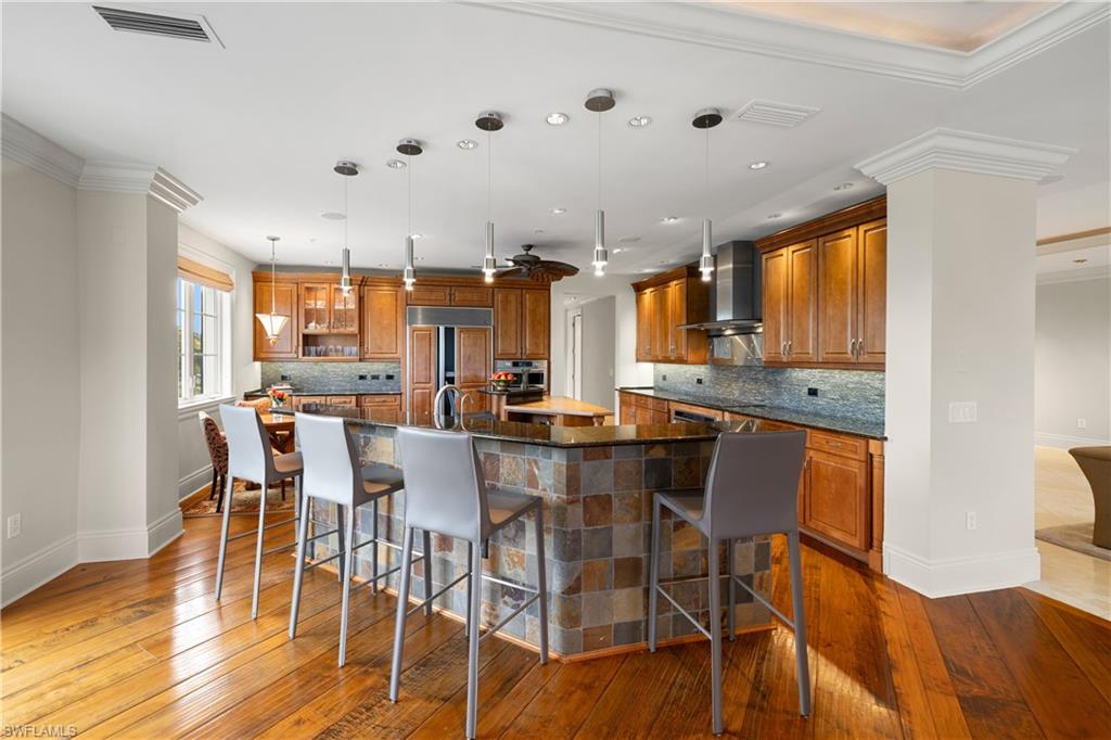 CHARLESTON SQUARE - Residential
