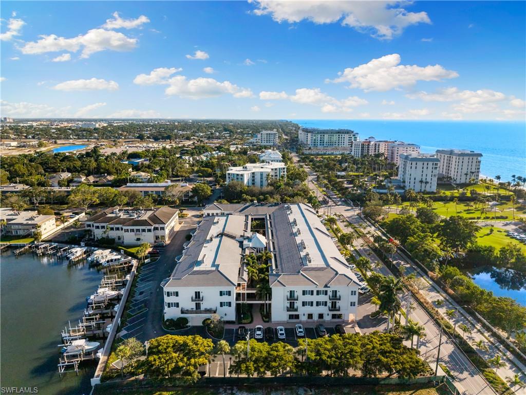 CHARLESTON SQUARE - Residential
