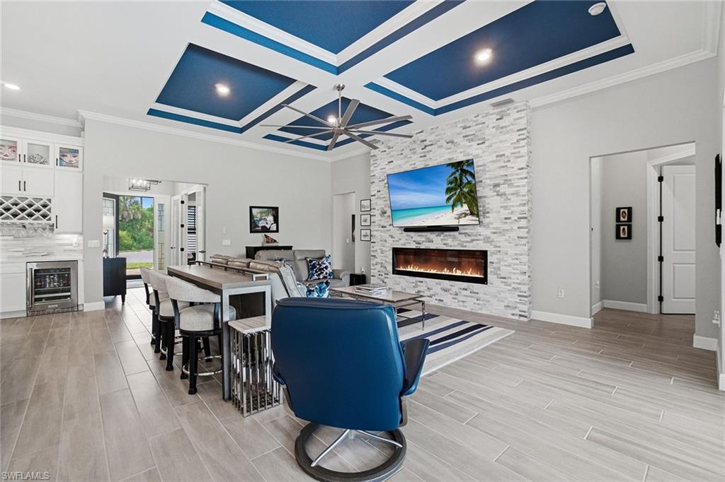 COUNTRY CLUB - Residential
