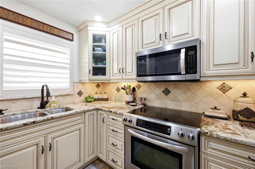 ROYAL BAY VILLAS - Residential