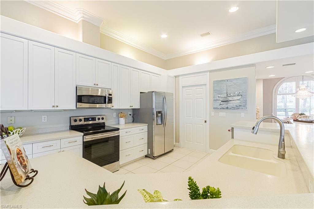 LONGSHORE LAKE - Residential