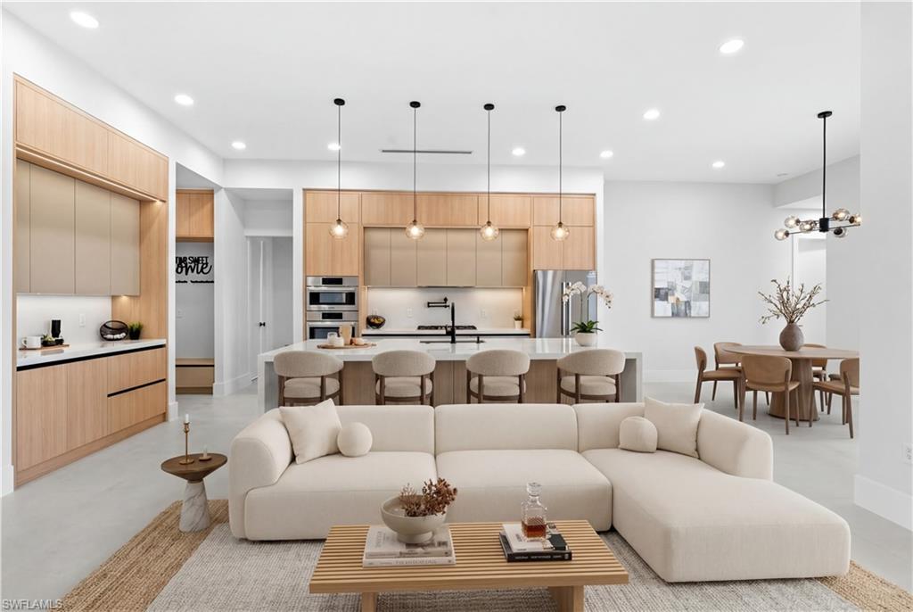 ROYAL PALM GOLF ESTATES - Residential