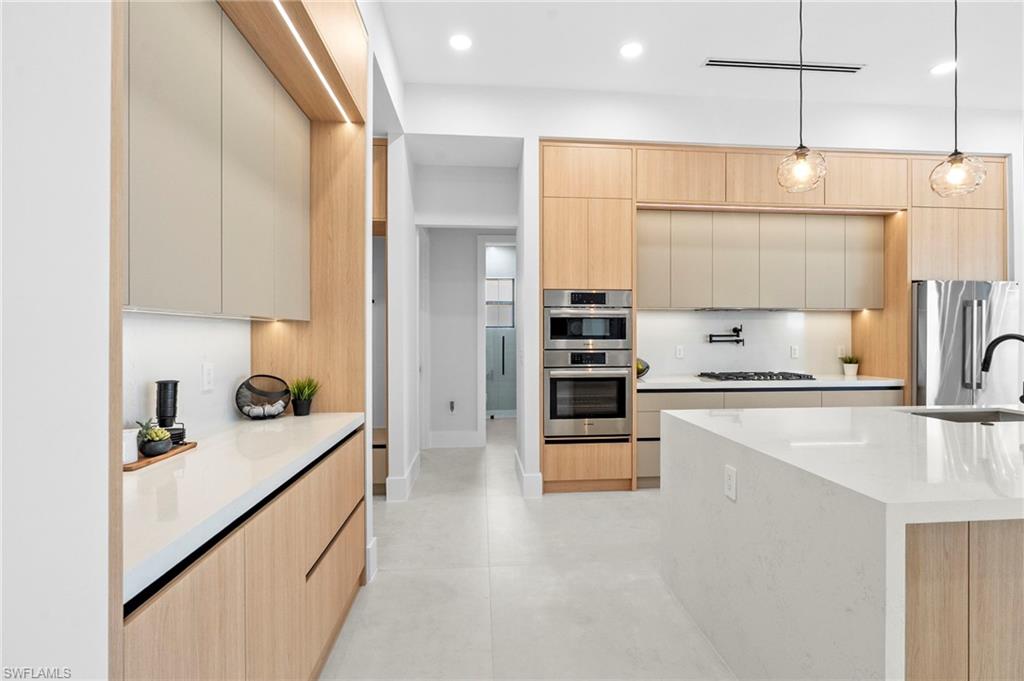 ROYAL PALM GOLF ESTATES - Residential