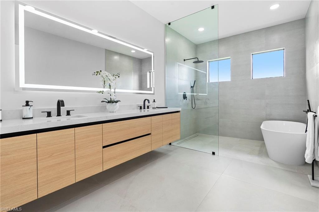 ROYAL PALM GOLF ESTATES - Residential