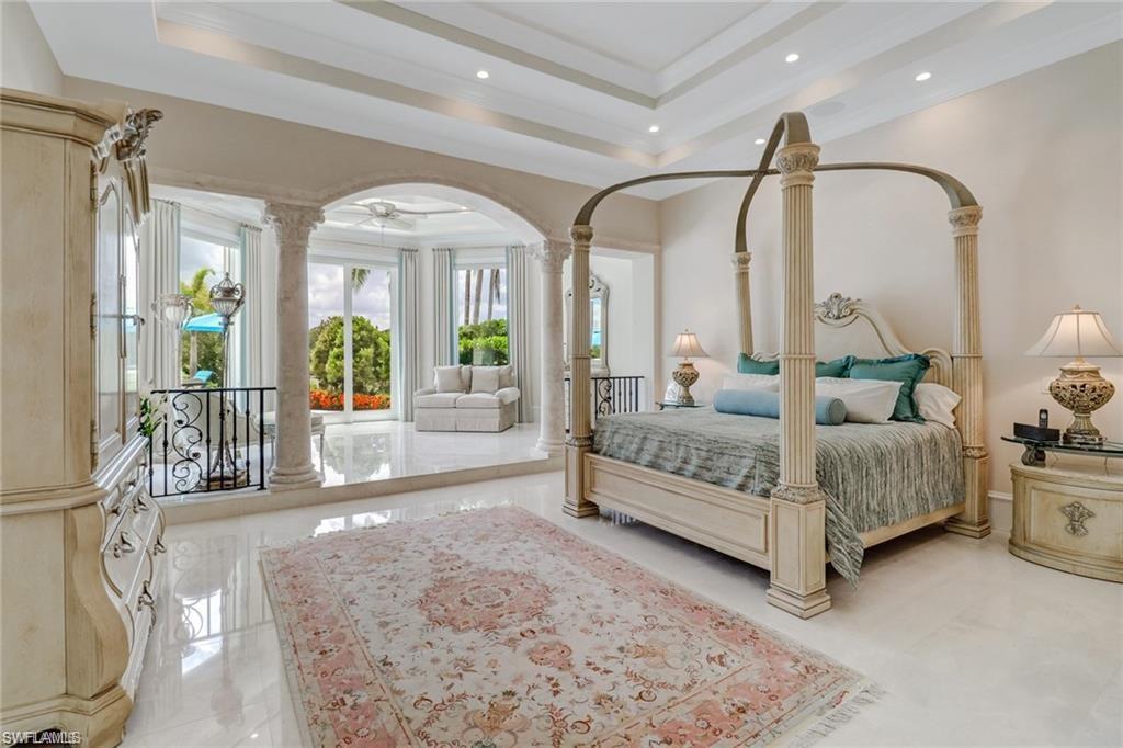 ESCADA AT TIBURON - Residential